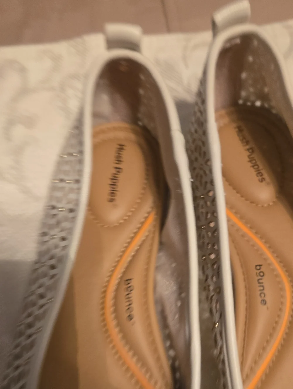 Hush Puppies Daisey Ballet Flats size 6.5M Cream/Off White